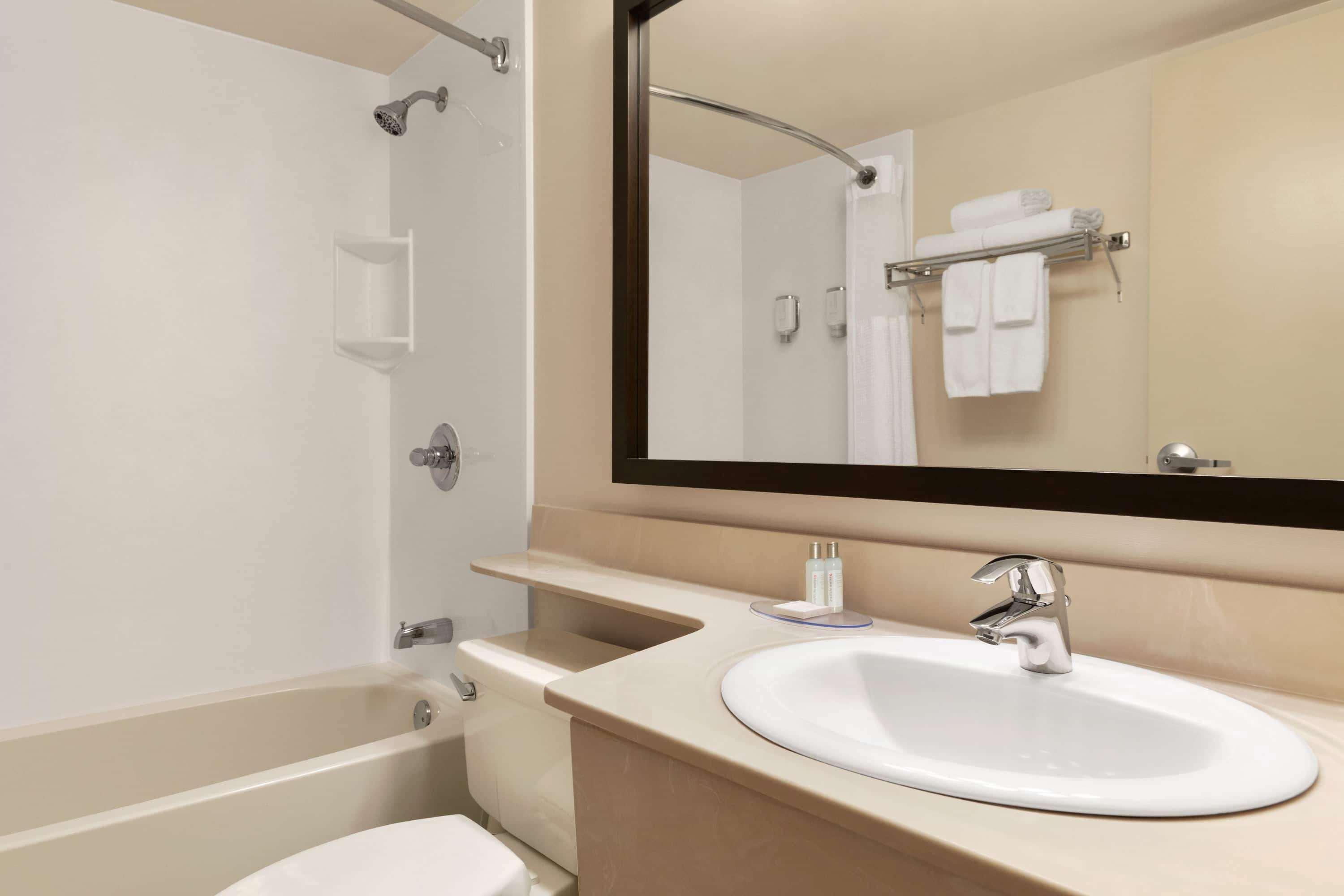 Travelodge Suites By Wyndham Moncton Zewnętrze zdjęcie