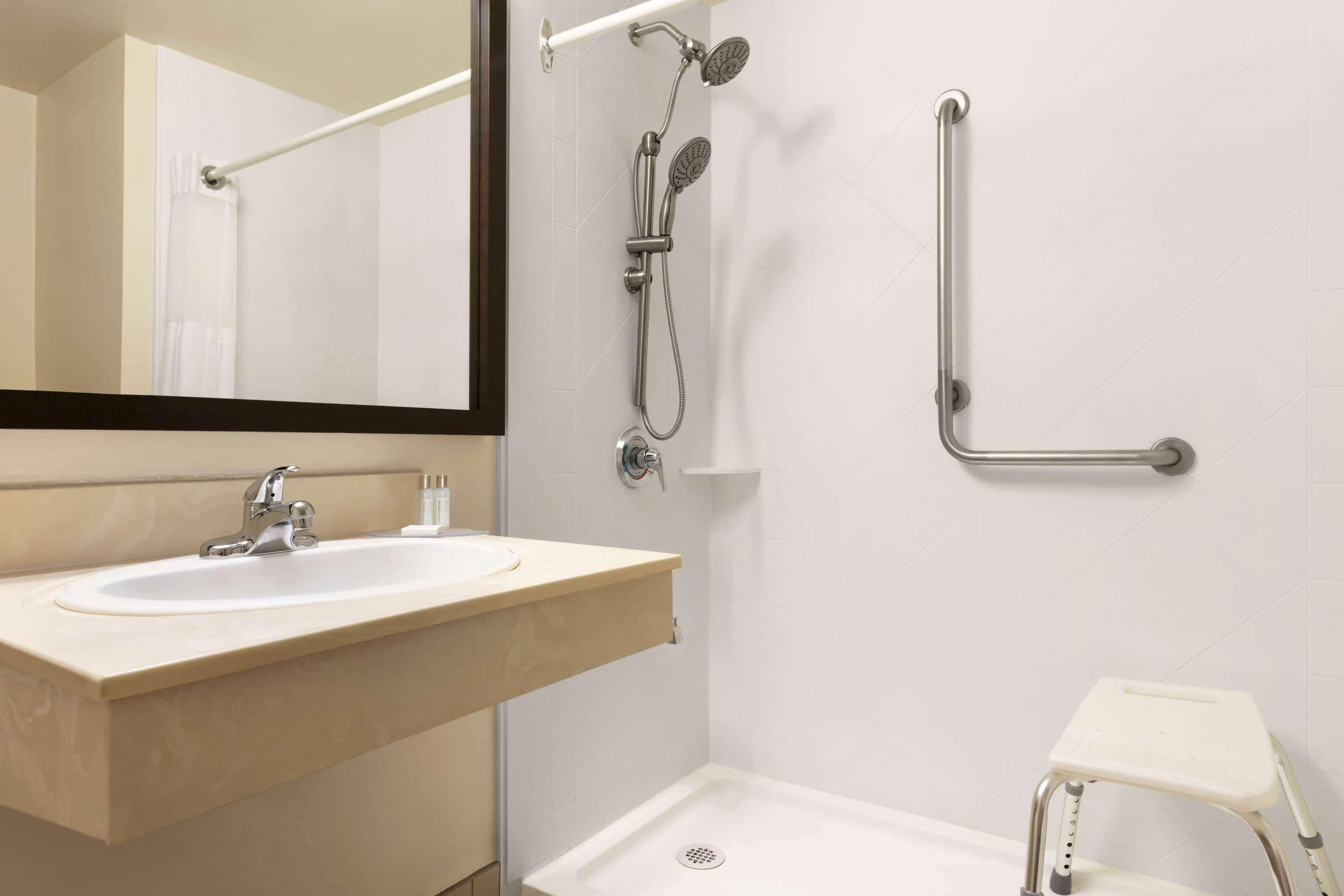 Travelodge Suites By Wyndham Moncton Zewnętrze zdjęcie